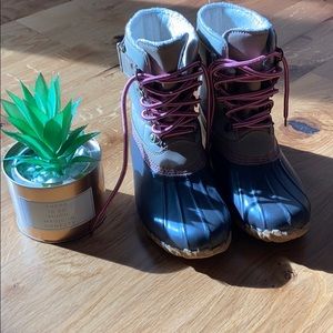 Gorgeous snow boots ❄️